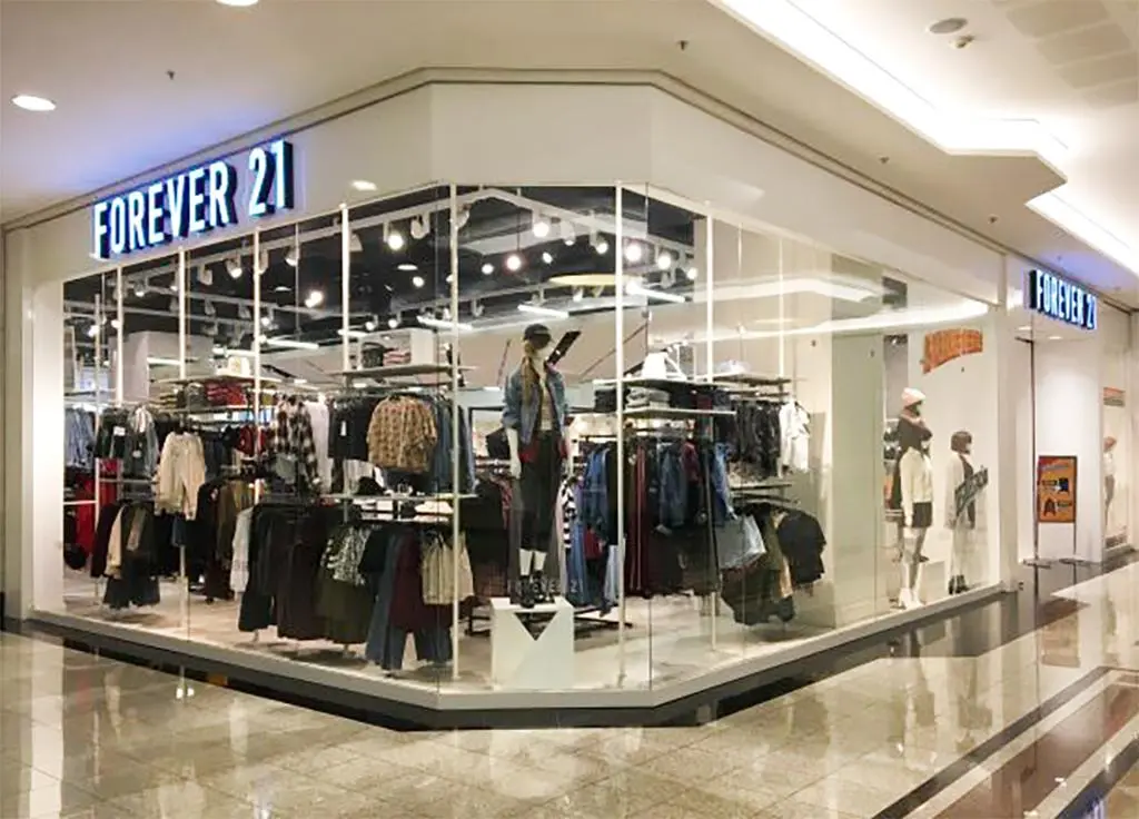 Semi-âncora - lojas geradoras de fluxo por serem marcas consagradas e destino dos consumidores. 